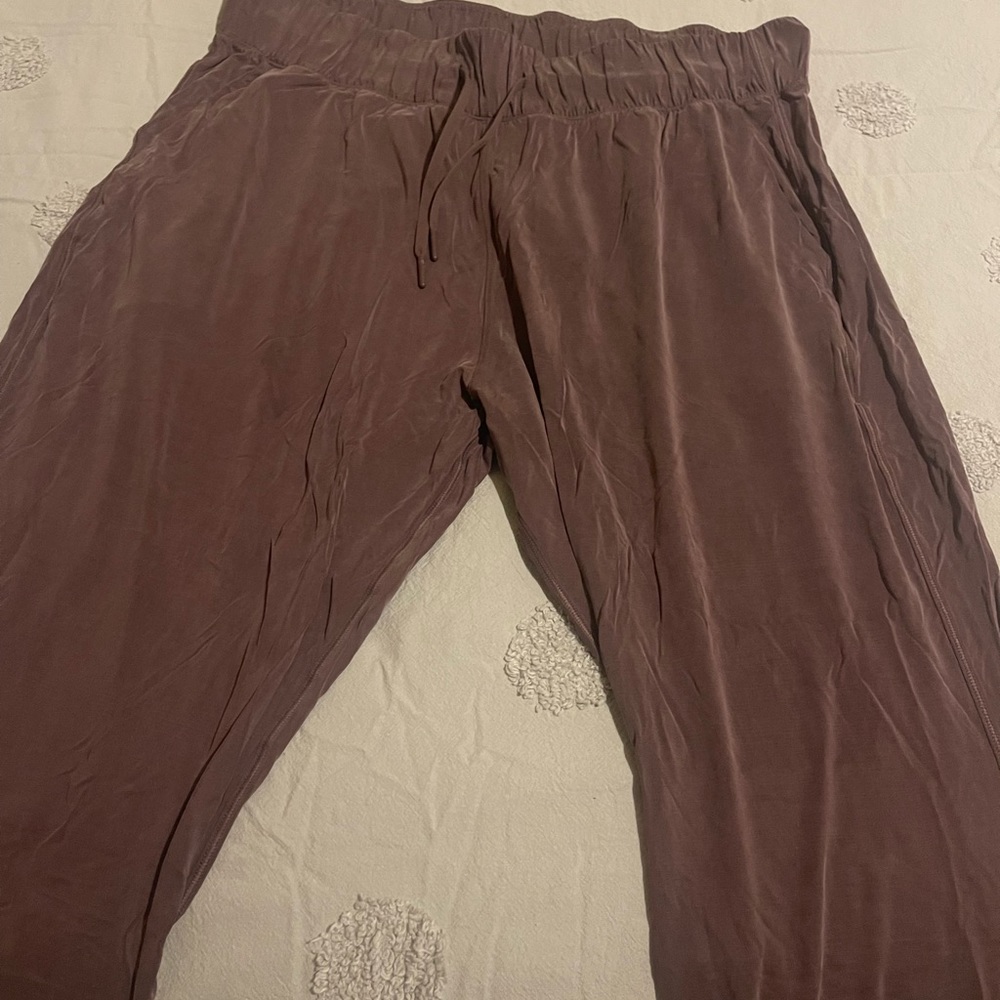 Lululemon studio jogger, Size 12!!